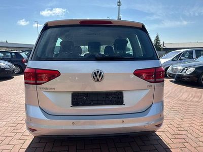 Second-hand VW Touran Trendline 110 CP (80 kW) 2016 Argintiu Monovolum