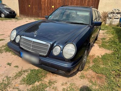 Mercedes E200
