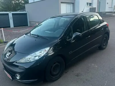 Gebraucht Peugeot 207 95 PS (69 kW) 2009 Schwarz Kleinwagen