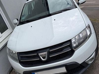 Begagnad Dacia Sandero Stepway 90 HK (66 kW) 2014 Vit Sedan