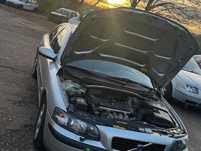 Silber Gebraucht 2002 Volvo S60 Limousine | 2.200 € (Fairer Preis)