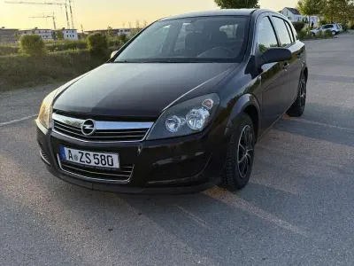 Gebraucht Opel Astra 90 PS (66 kW) 2009 Limousine