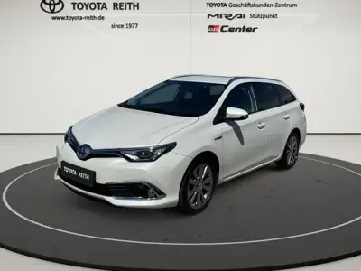 Gebraucht Toyota Auris Hybrid Plus 136 PS (100 kW) 2016 Novaweiß perleffekt