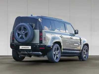 Gebraucht Land Rover Defender SE Dynamic 304 PS (223 kW) 2024 Pangea green SUV