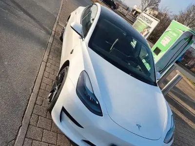 Gebraucht Tesla Model 3 Standard Range 208 kW (283 PS) 2022 Weiß Limousine