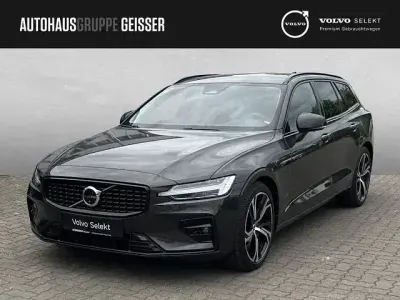 Używany Volvo V60 Plus 197 KM (144 kW) 2025 Szary Kombi