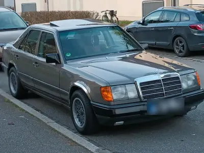 Gebraucht Mercedes E260 160 PS (117 kW) 1986 Grau Limousine