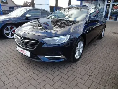Używany Opel Insignia Innovation 165 KM (121 kW) 2018 Niebieski Sedan/Limuzyna
