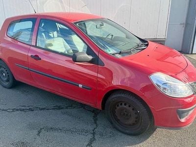 Second-hand Renault Clio III Expression 88 CP (64 kW) 2006 Roșu Berlinǎ