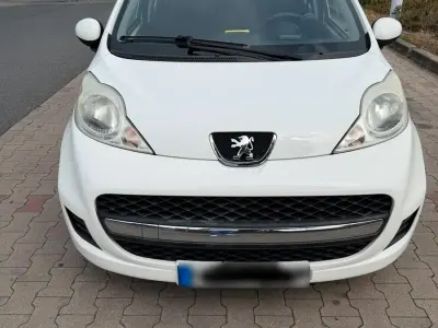 Gebraucht Peugeot 107 Filou 68 PS (50 kW) 2010 Weiß Kleinwagen