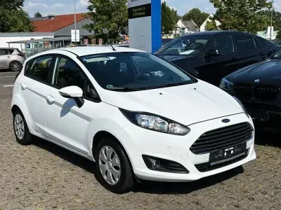 Gebraucht Ford Fiesta SYNC Edition 101 PS (74 kW) 2015 Weiß Kleinwagen