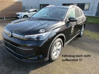 Gebraucht VW Tiguan Design 150 PS (110 kW) 2025 Schwarz SUV