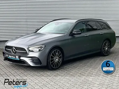 Gebraucht Mercedes E400 AMG 330 PS (242 kW) 2023 Selenitgrau  magnolackierung Kombi