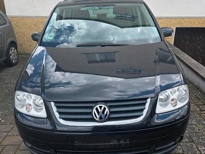 Second-hand VW Touran 140 CP (102 kW) 2006 Negru Monovolum