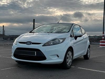 Weiß Gebraucht 2009 Ford Fiesta Kleinwagen | 2.899 € (Fairer Preis)