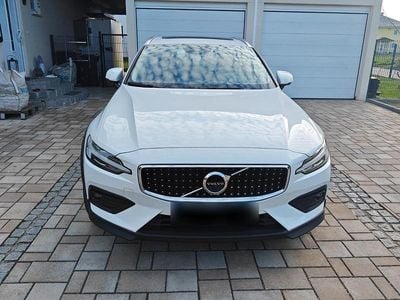 Second-hand Volvo V60 CC 250 CP (183 kW) 2020 Alb Break
