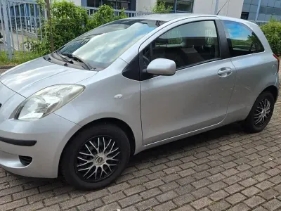 Gebraucht Toyota Yaris Cool 69 PS (50 kW) 2006 Silber Limousine