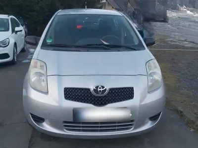 Gebraucht Toyota Yaris 90 PS (66 kW) 2006 Silber Kleinwagen