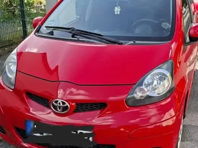Używany Toyota Aygo 68 KM (50 kW) 2012 Czerwony Hatchback