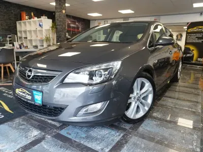 Gebraucht Opel Astra Innovation 140 PS (102 kW) 2011 Karbongrau/technical grey Limousine