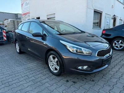 Używany Kia Ceed 99 KM (72 kW) 2014 Szary Hatchback