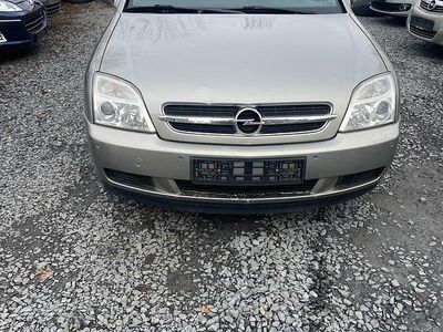 Gold Gebraucht 2005 Opel Vectra Limousine | 1.500 €