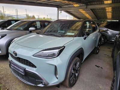 Gebraucht Toyota Yaris Cross Edition 131 PS (96 kW) 2024 Urban khaki / schwarz SUV