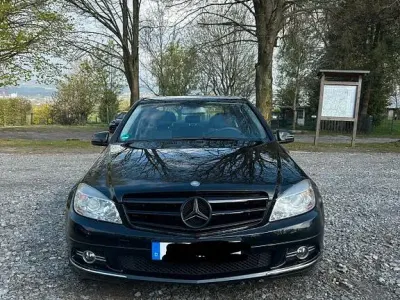 Second-hand Mercedes C200 Avantgarde 184 CP (135 kW) 2008 Negru Berlinǎ