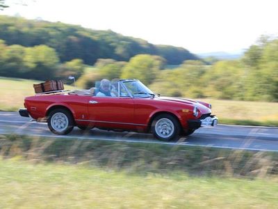 Second-hand Fiat 124 Spider 105 CP (77 kW) 1982 Roșu Cabrio