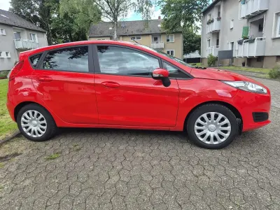 Gebraucht Ford Fiesta Trend 82 PS (60 kW) 2015 Rot Kleinwagen