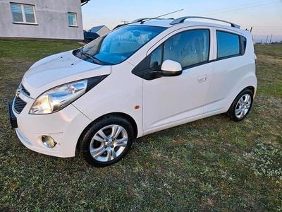 Gebraucht Chevrolet Spark 90 PS (66 kW) 2010 Weiß Kleinwagen