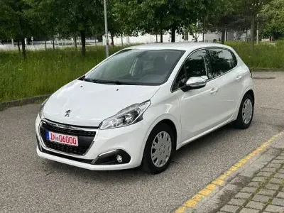 Gebraucht Peugeot 208 Allure 110 PS (80 kW) 2017 Weiß Kleinwagen