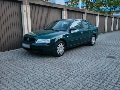 Gebraucht VW Passat 90 PS (66 kW) 1998 Grün Limousine