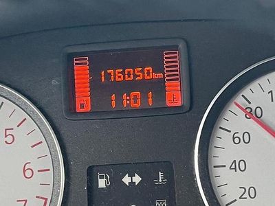 Grau Gebraucht 2011 Dacia Logan MCV Lauréate Kombi | 2.000 € (Fairer Preis)