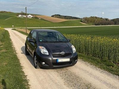 Usata Toyota Yaris Sol 101 CV (74 kW) 2009 Grigio Utilitaria