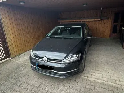 Gebraucht VW Golf VII Comfortline 110 PS (80 kW) 2017 Schwarz Limousine