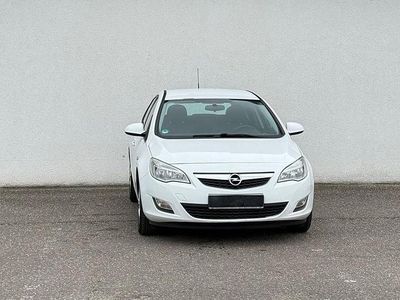 Usata Opel Astra Design Edition 87 CV (63 kW) 2012 Bianco Berlina