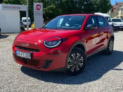Gebraucht Fiat 600 101 PS (74 kW) 2025 Rot SUV
