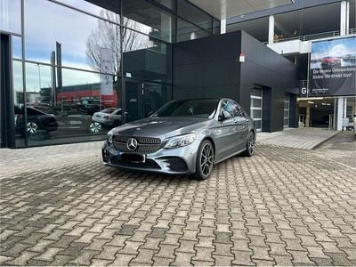 Grau Gebraucht 2019 Mercedes C300 AMG line Limousine | 28.800 € (Fairer Preis)