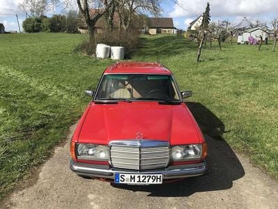 Gebraucht Mercedes E280 185 PS (136 kW) 1979 Rot Kombi