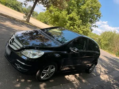 Gebraucht Mercedes B180 109 PS (80 kW) 2010 Schwarz Van / Kleinbus