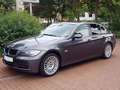 gebraucht BMW 330 Aut.*Navi Prof. *Keyless Go *LEDER