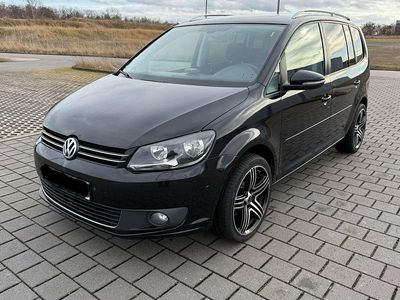 Gebraucht VW Touran Cup 105 PS (77 kW) 2014 Schwarz Van / Kleinbus