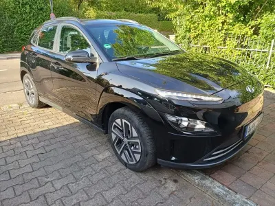 Gebraucht Hyundai Kona Select 100 kW (136 PS) 2022 Schwarz SUV
