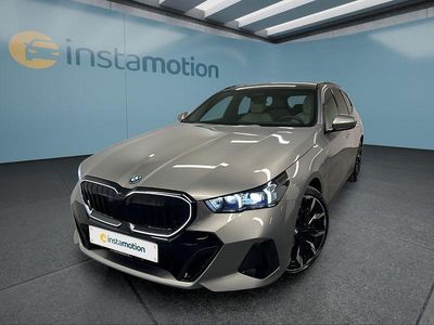 Gebraucht BMW 550e 489 PS (359 kW) 2025 Grau Kombi