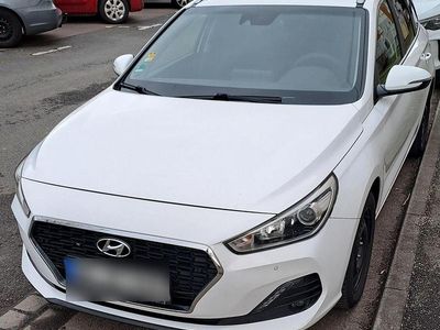 Gebraucht Hyundai i30 Style 140 PS (102 kW) 2019 Weiß Kombi