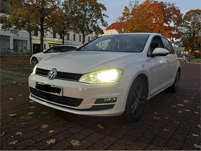 Weiß Gebraucht 2016 VW Golf VII Allstar Limousine | 8.500 € (Etwas zu teuer)