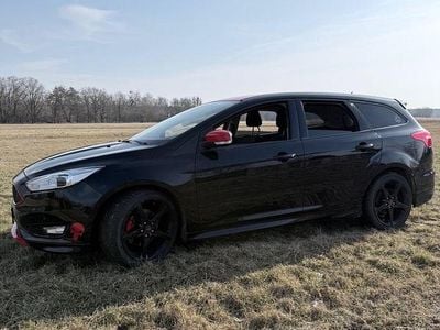 Second-hand Ford Focus ST-Line 150 CP (110 kW) 2016 Negru Break