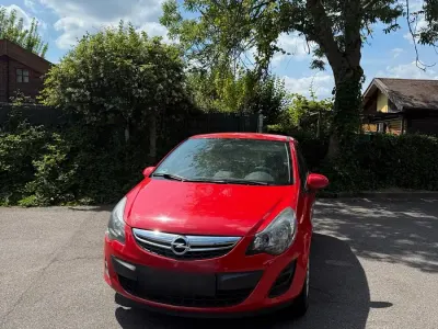 Gebraucht Opel Corsa 61 PS (44 kW) 2014 Rot Kleinwagen
