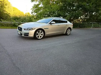 Gebraucht Jaguar XE Prestige 180 PS (132 kW) 2016 Gold Limousine